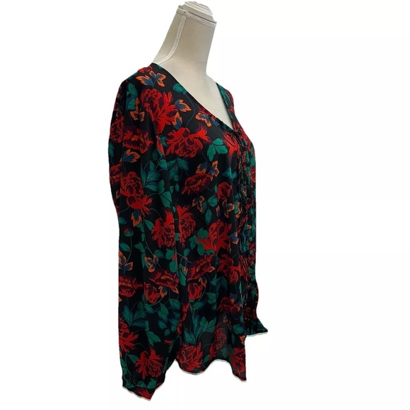 NWOT Torrid 3 Red Chiffon Floral Blouse Woman’s Plus 3X Long Sleeve Pleated - Picture 2 of 9